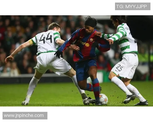 足球明星精彩瞬间全景展示与艺术画像欣赏合集